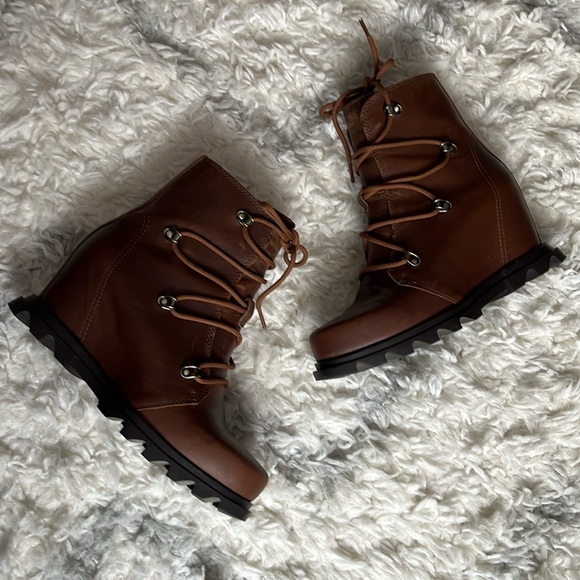 Sorel Shoes - Sorel Joan of Arctic III wedge boot in Hazelnut